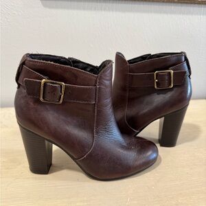 Liz Claiborne Brown leather Ankle Boots with Buckle size 6.5